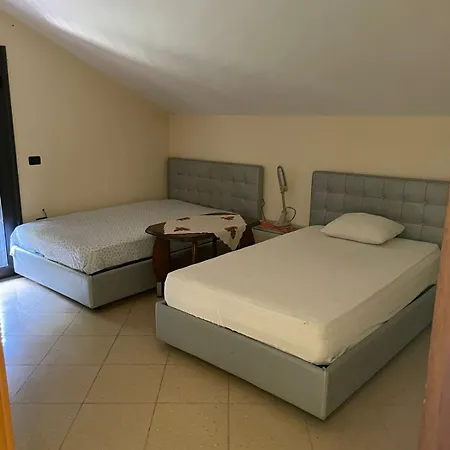 Villa Vila Demneri Golem (Tirana)